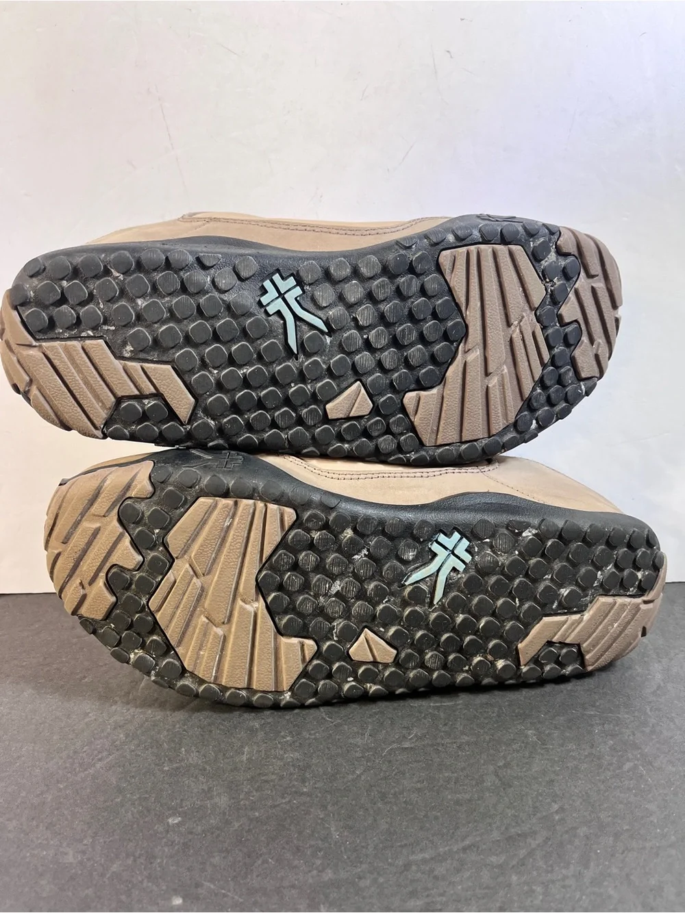 KURU Women’s 10.5 Casual Hiking Lace-Up Shoe in Tan with Light Blue Accents